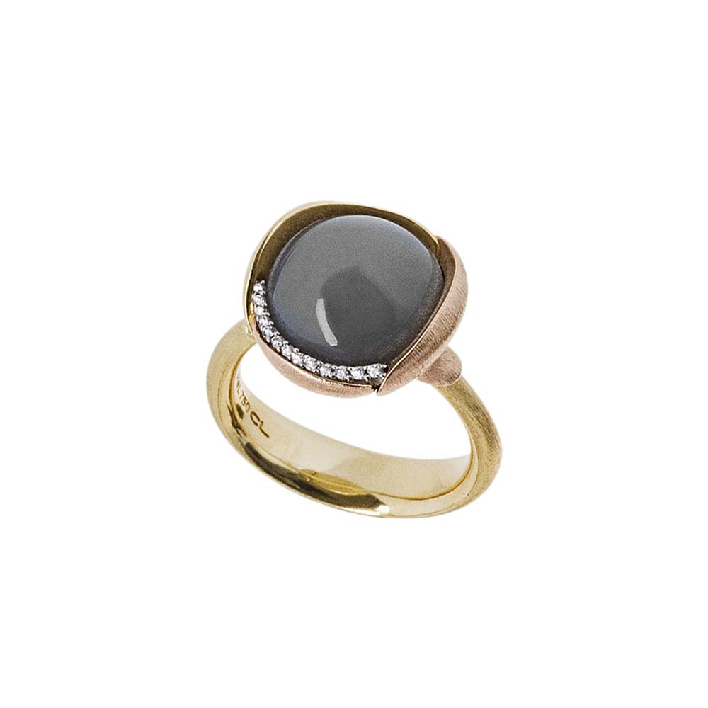 Ole-Lynggaard-Lotus-ring-in-18ct-yg-with-black-onyx-and-diamonds